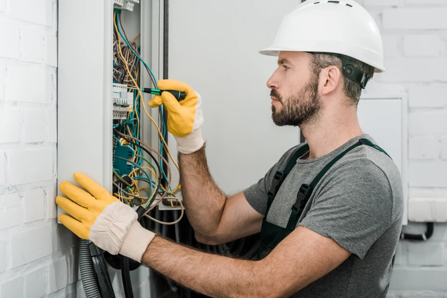 When To Call An Electrician For Emergency Electrical Repair Greensboro, NC When To Call An Electrician For Emergency Electrical Repair Greensboro, NC